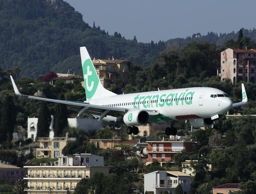 B737-800 PH-HZL