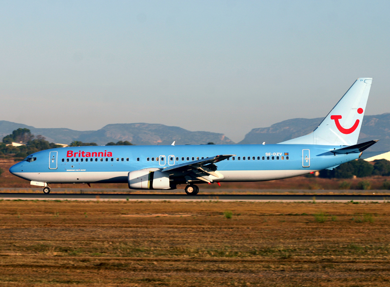 B737-800 SE-DZV 