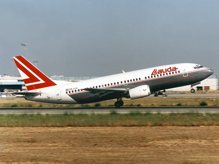 B737-300 OE-ILG 