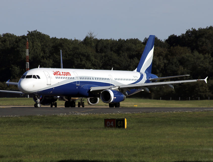 Airbus A321-200 CS-TRJ