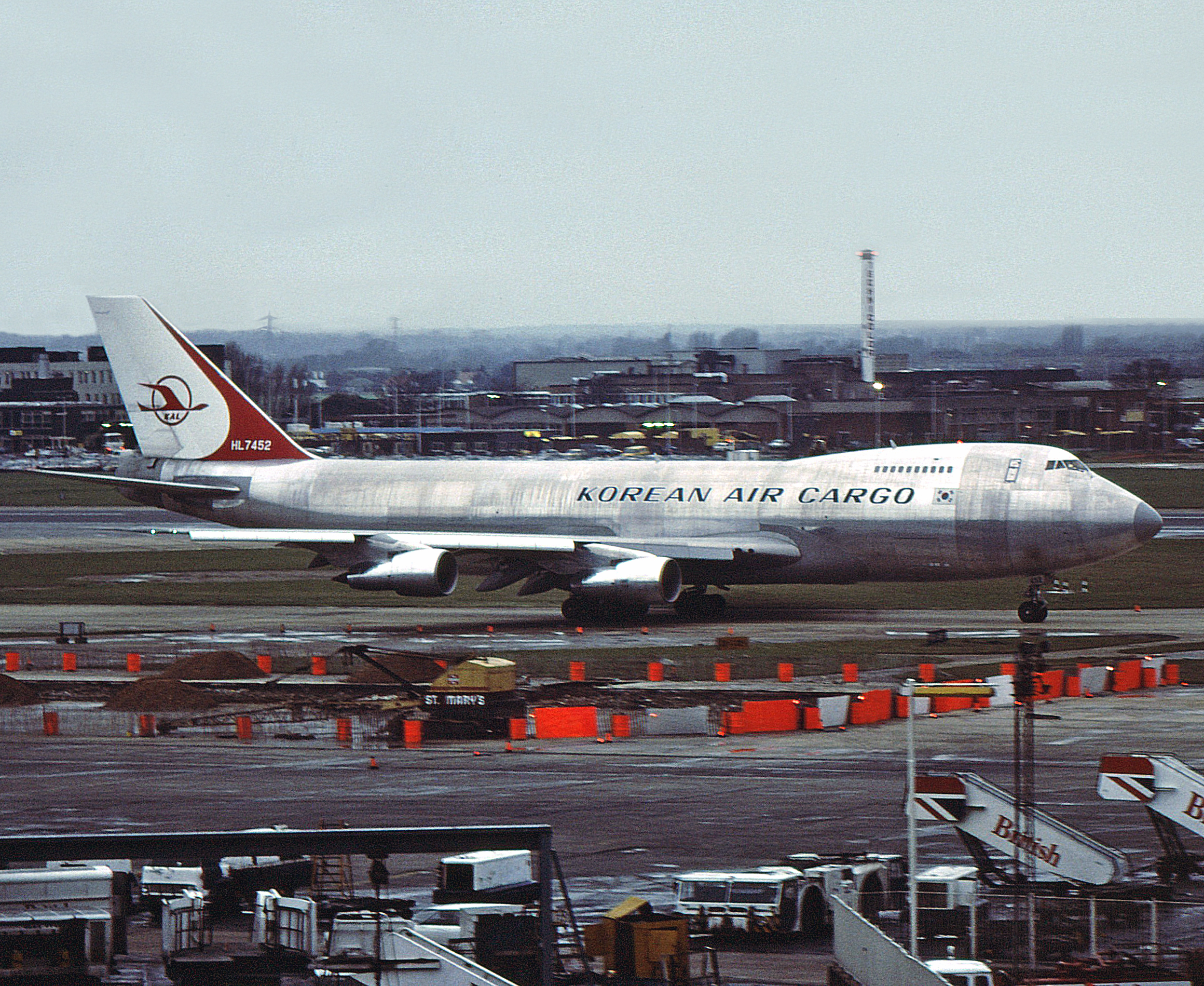 B747-200F HL-7452