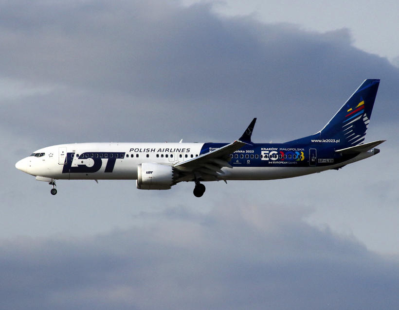 B737-8 MAX SP-LVH 