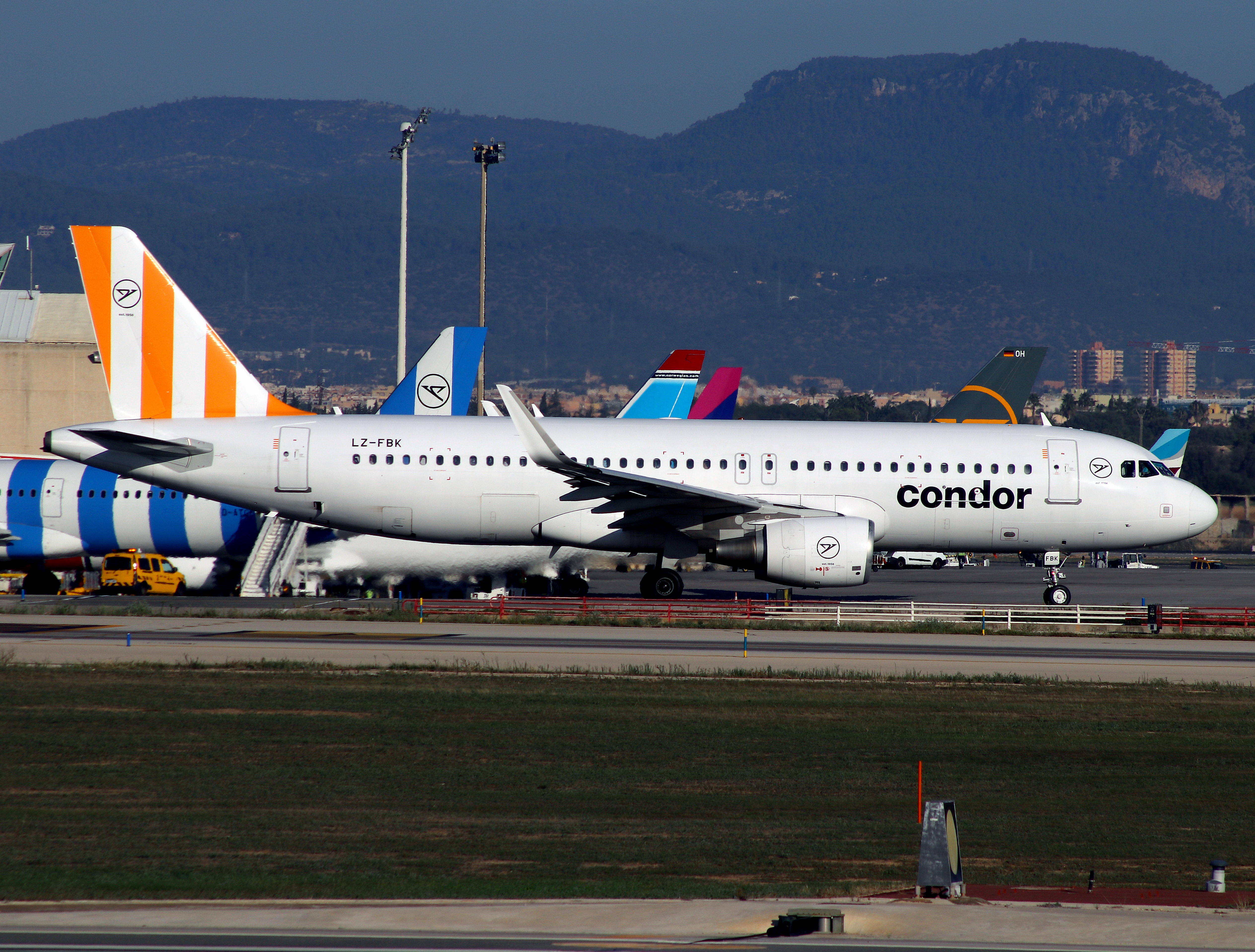 AirbusA320-200 LZ-FBK