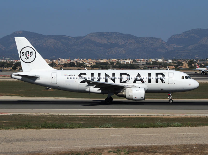 Airbus A319 9A-BER