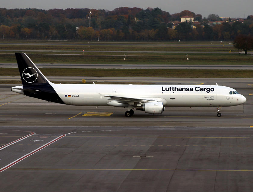 A321-211 (2P2F) D-AEUI 