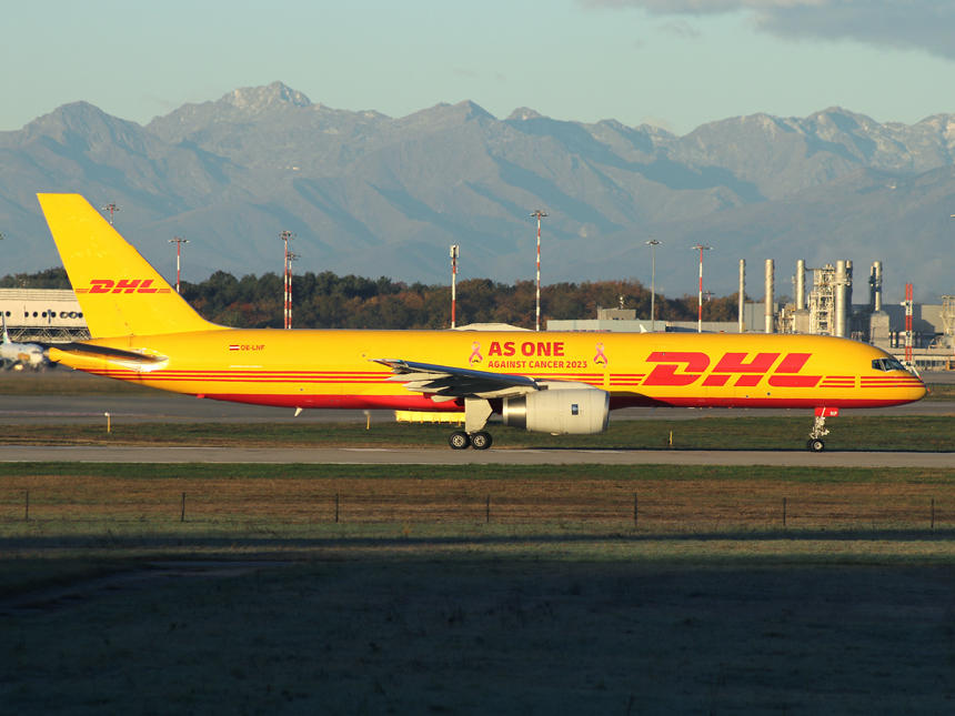 B757-200F OE-LNT