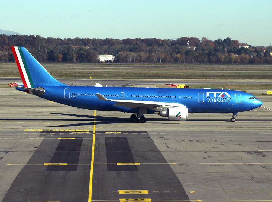 Airbus A330-200 EI-EJO 