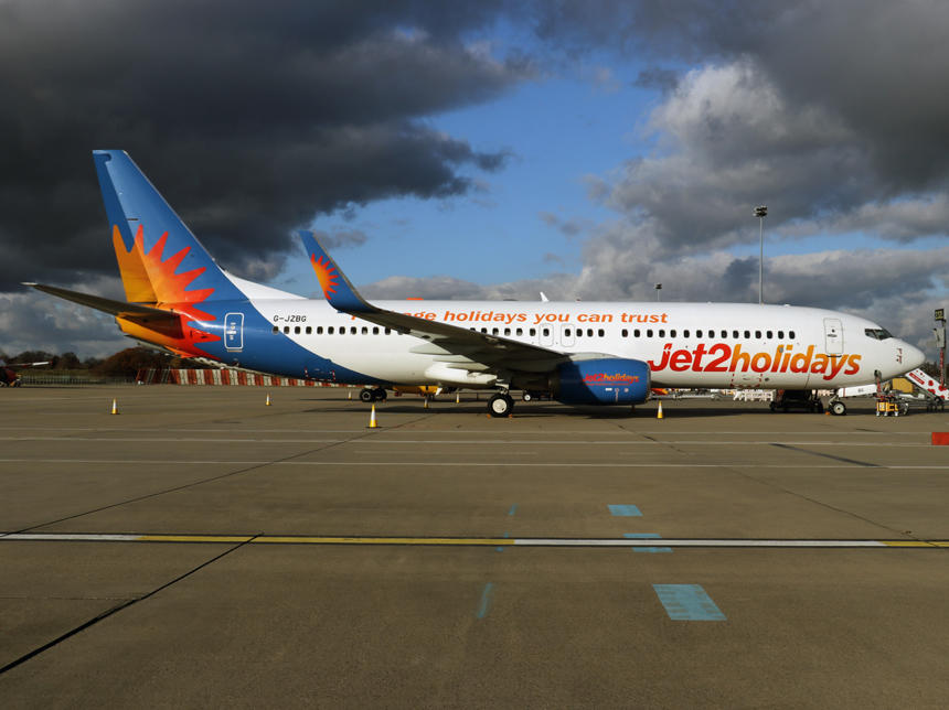 B737-800 G-JZBG 