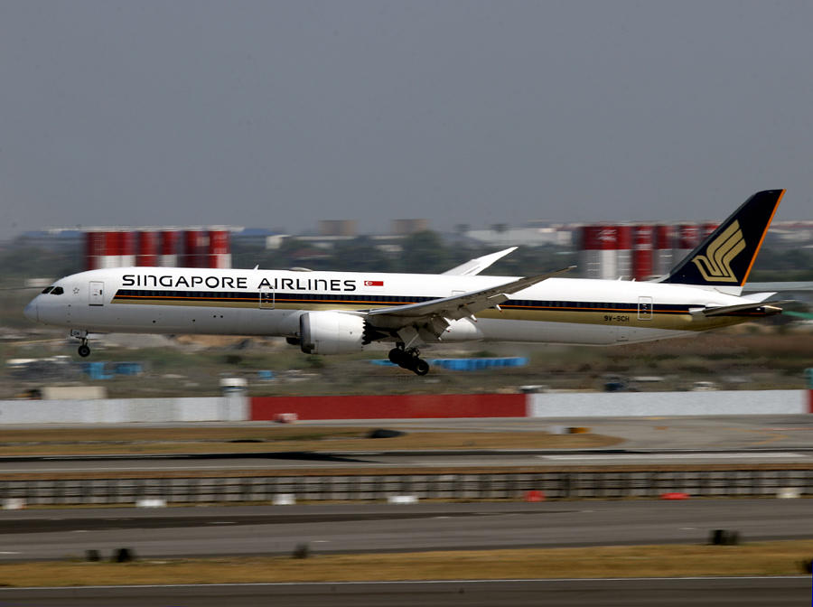 B787-10 9V-SCH  