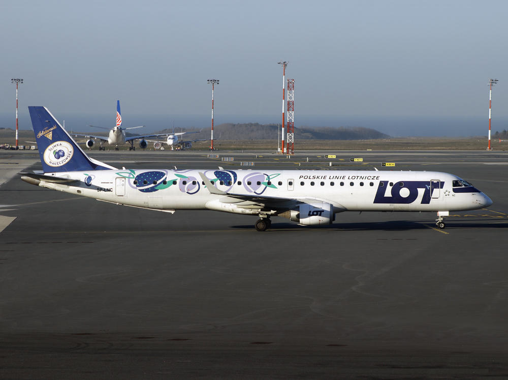 Embraer EMB 195 SP-LNC