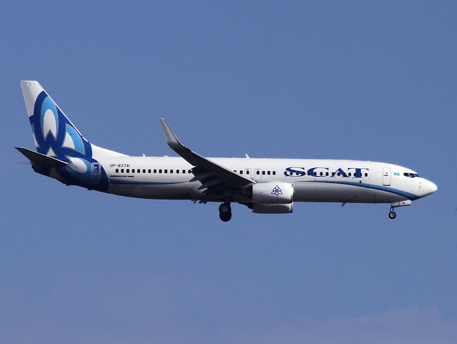Boeing 737-800 UP-83741