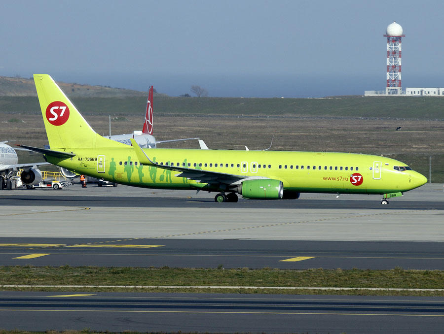 B737-800 RA-73669 