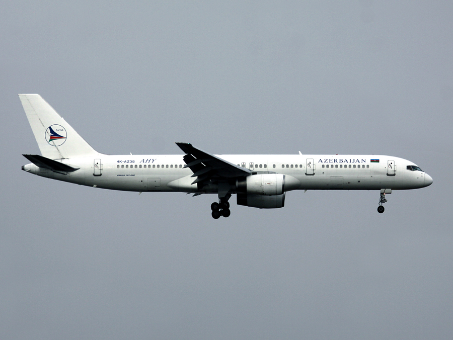 B757-200 4K-AZ38 