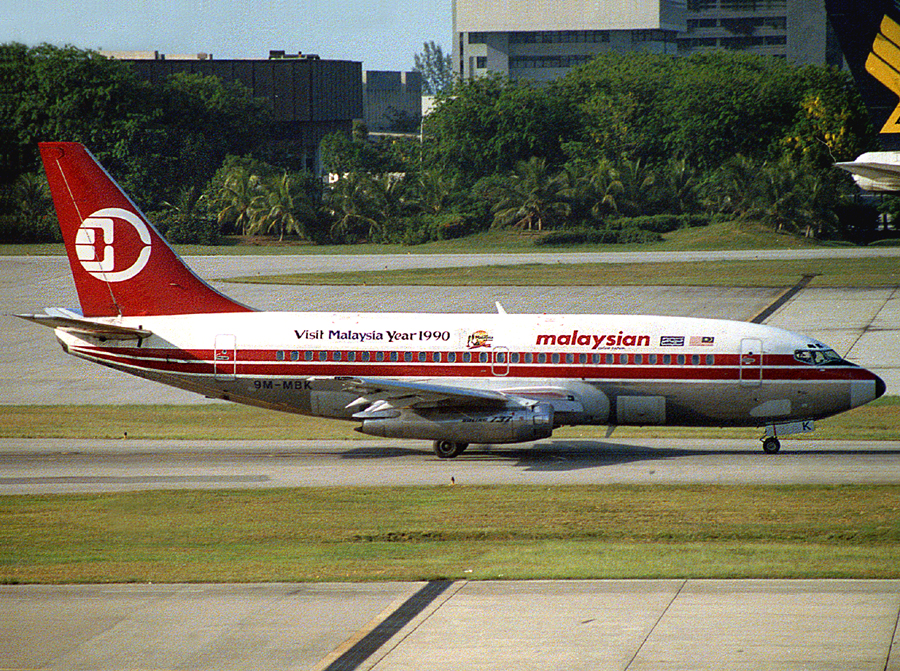 B737-200 9M-MBK 