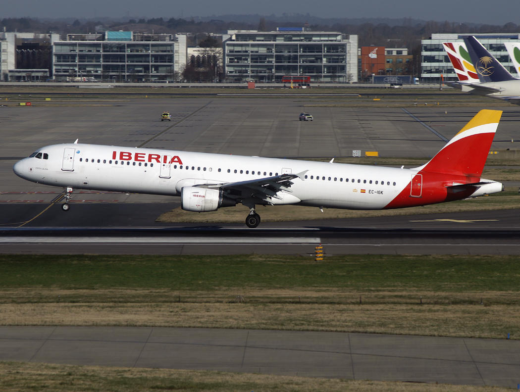 Airbus A321-200 EC-IGK 
