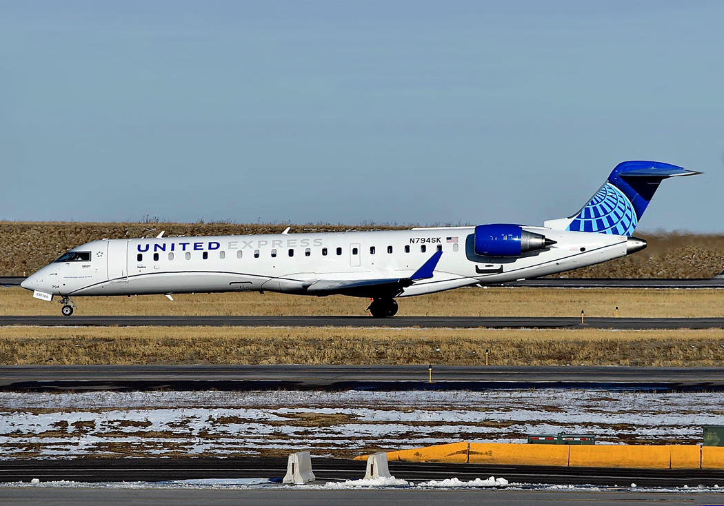 CRJ-700 N794SK 