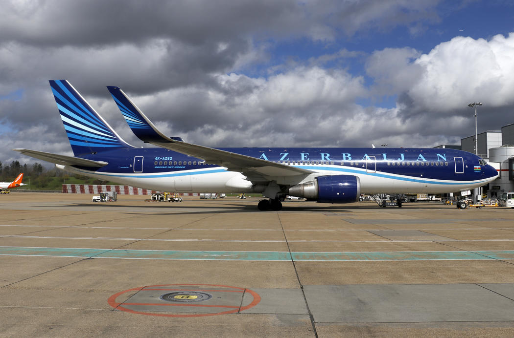 B767-300(WL) 4K-AZ82