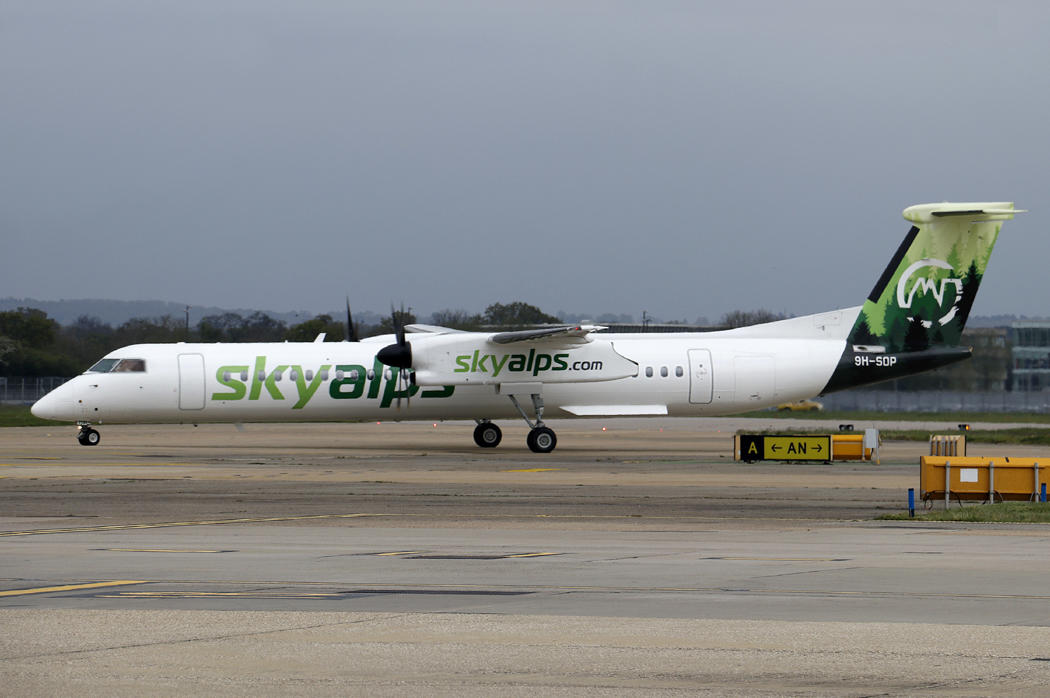 DHC8-Q400 9H-SOP