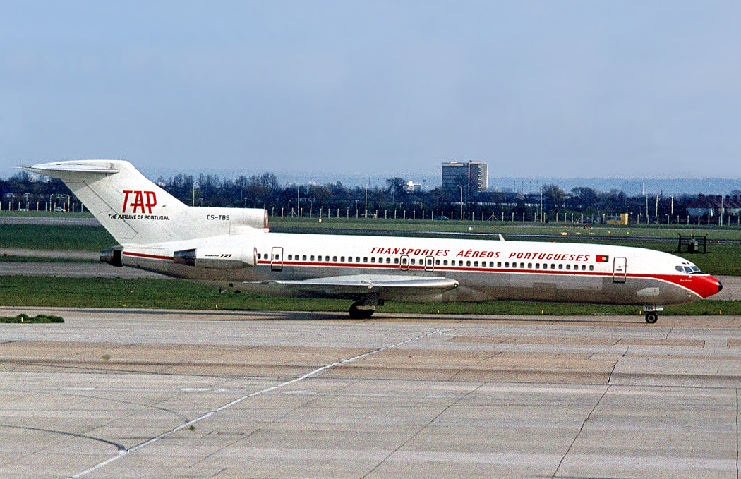 Boeing 727-200 CS-TBS 