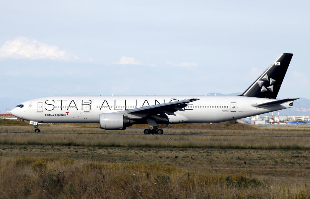 Boeing 777-200 HL-7732