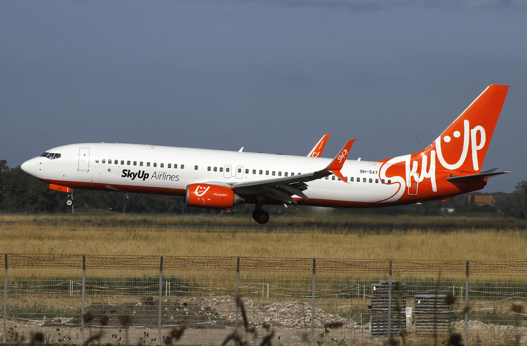 B737-800(WL) 9H-SAT