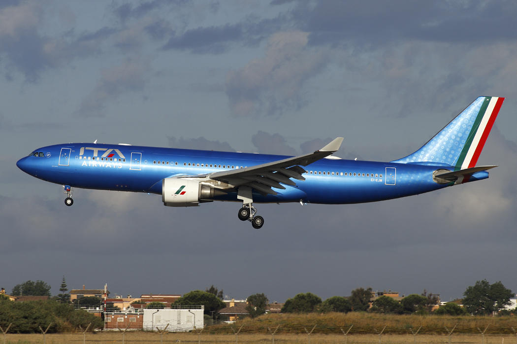 Airbus A330-200 EI-EJN 