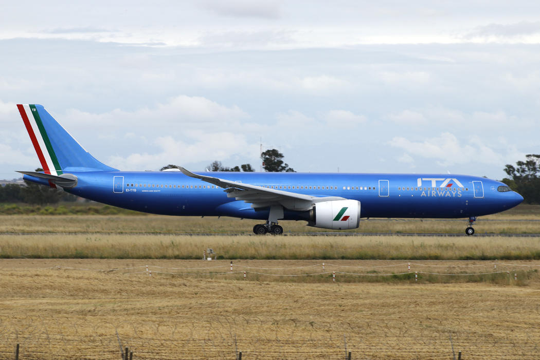 Airbus A330-941 EI-TYB