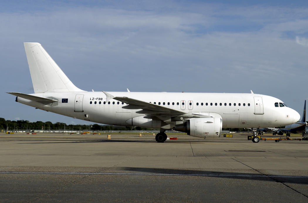 Airbus A319 LZ-FBB