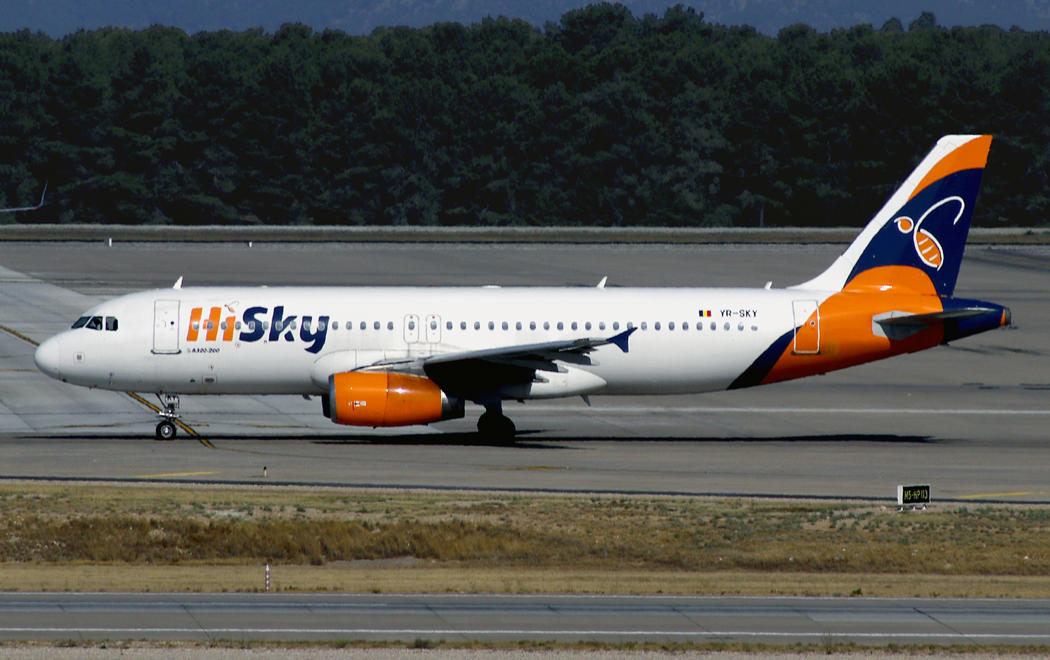 Airbus A320-200 YR-SKY