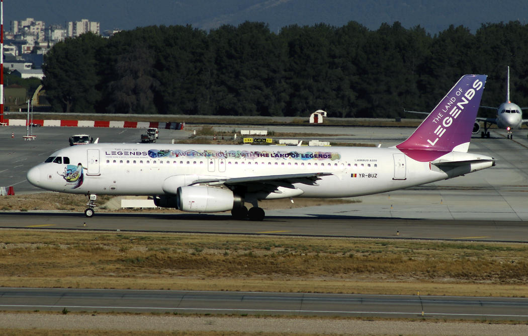 A320-200 YR-BUZ