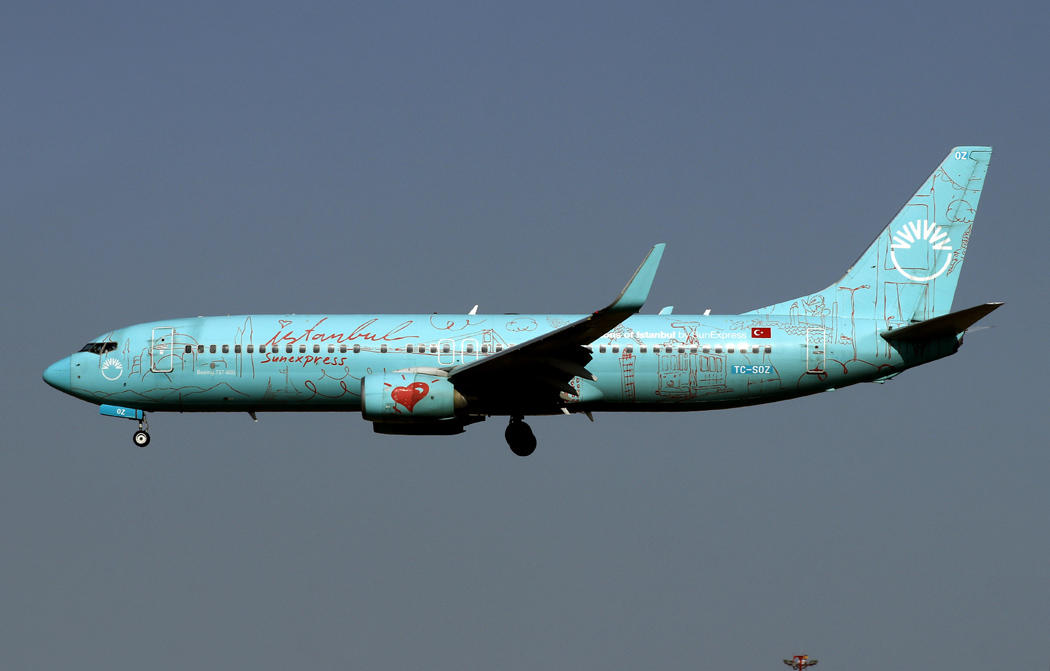 B737-800(WL) A330TC-SOZ 