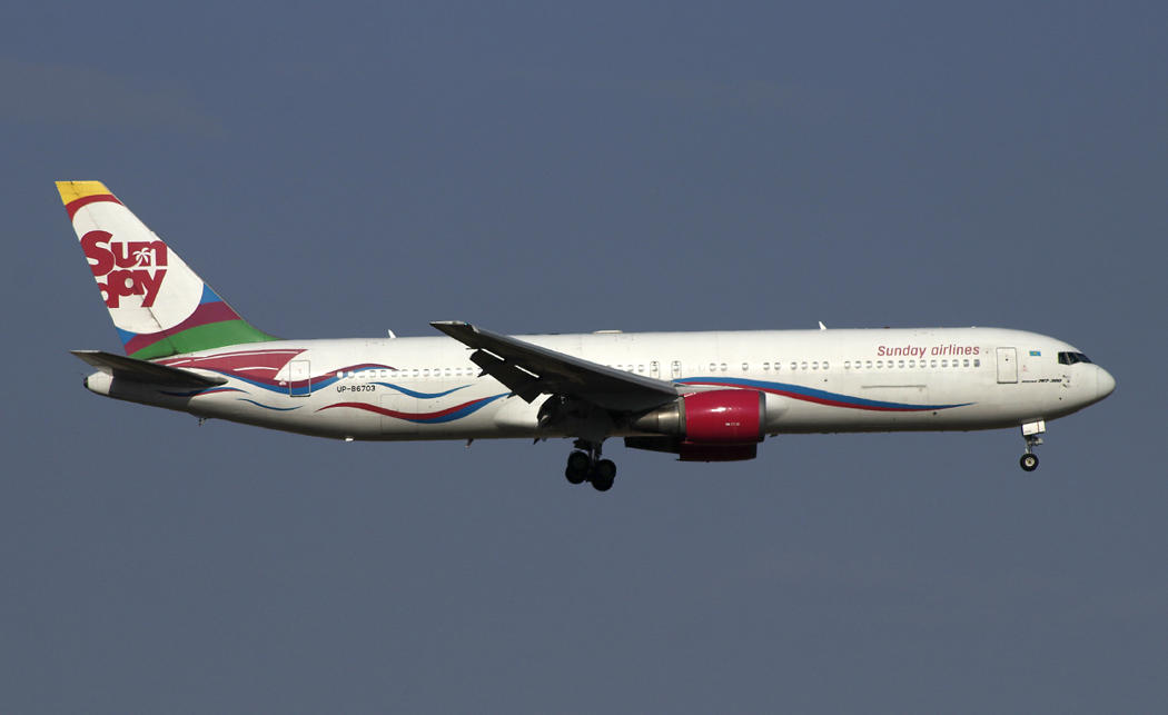 B767-300 UP-86703 