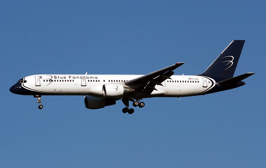 Boeing 757-200 EI-DNA