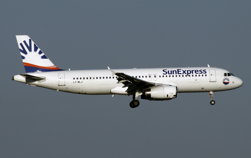Airbus A320-200 LY-MLJ 