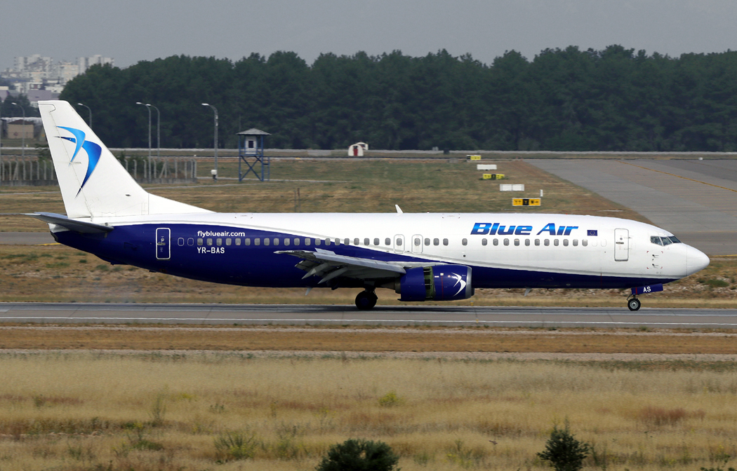 B737-400 YR-BAS