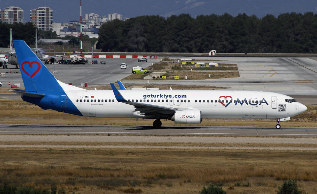 Boeing 737-900 TC-MGI 