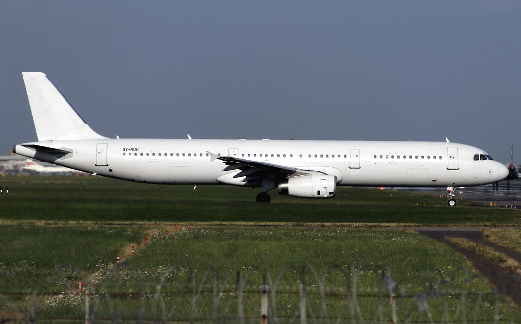 Airbus A321-200 OY-RUU