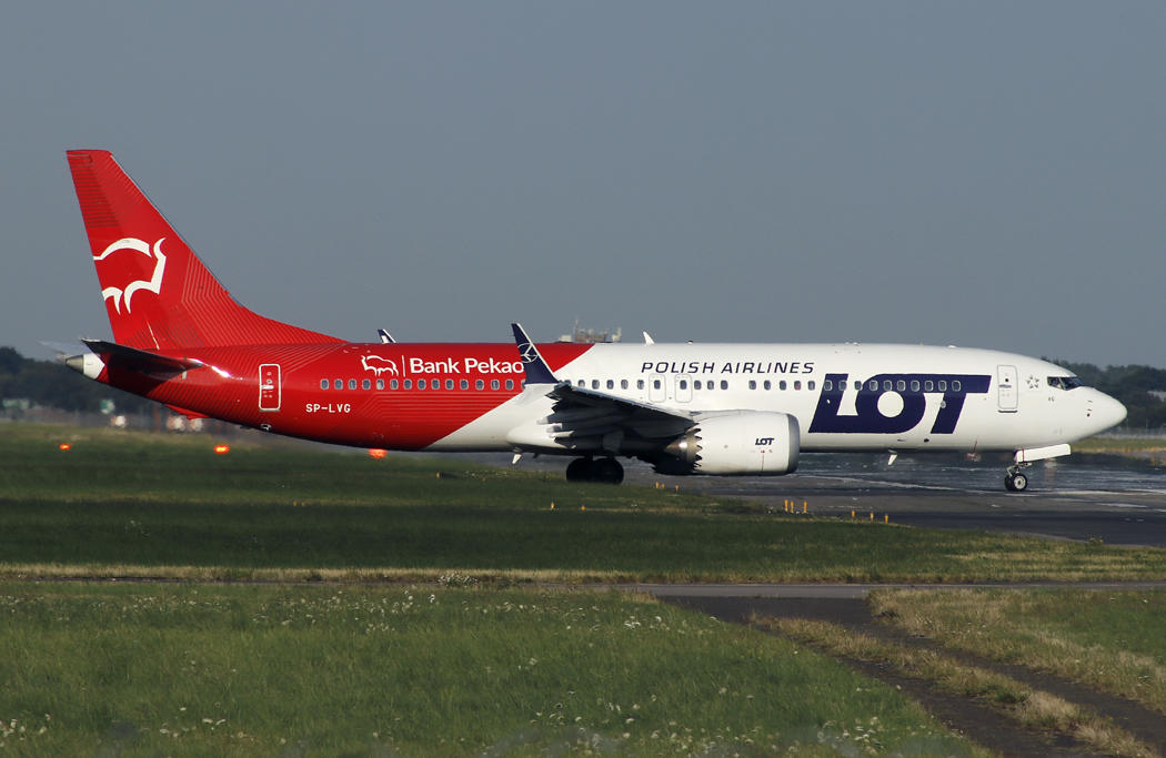  B737 800 MaxP-LVG 