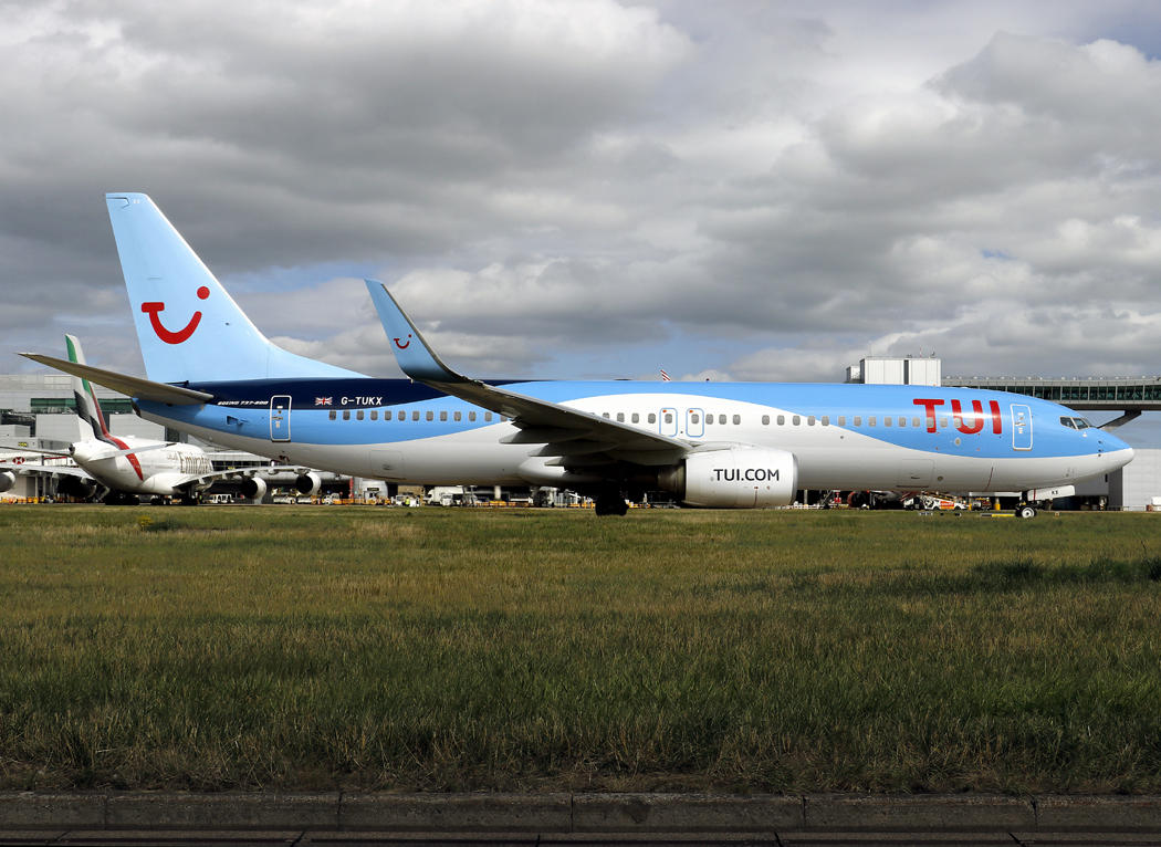 B737-800 G-TUKX