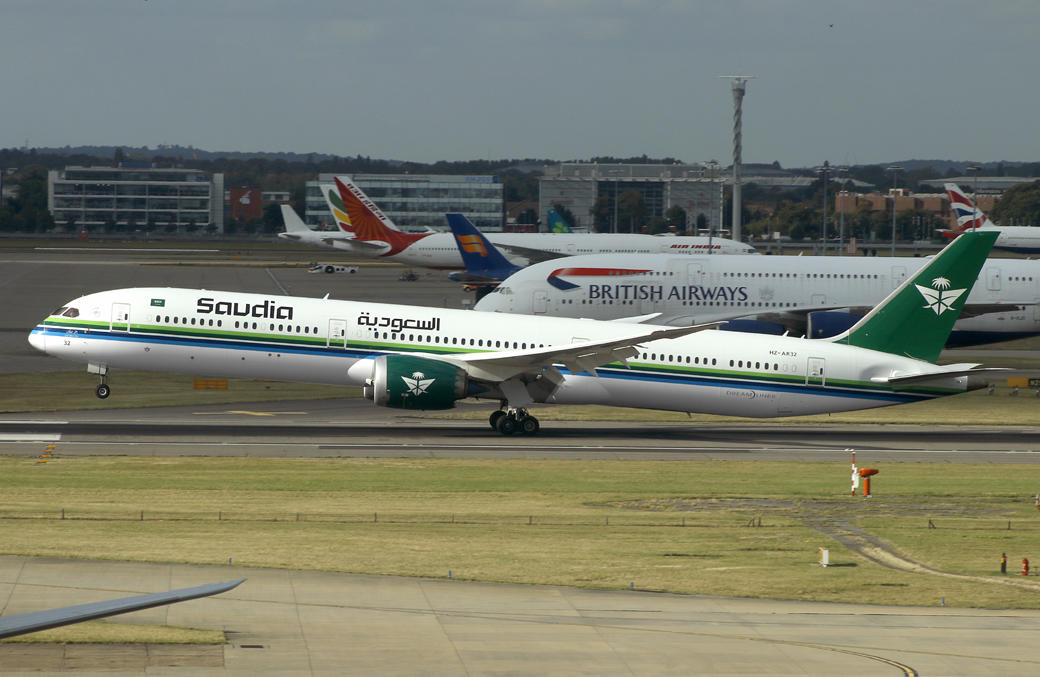 B787-10 HZ-AR32