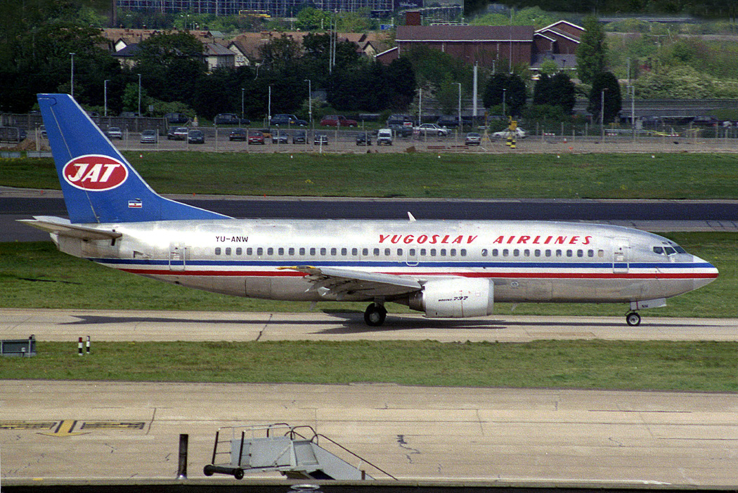 B737-300 YU-ANW 