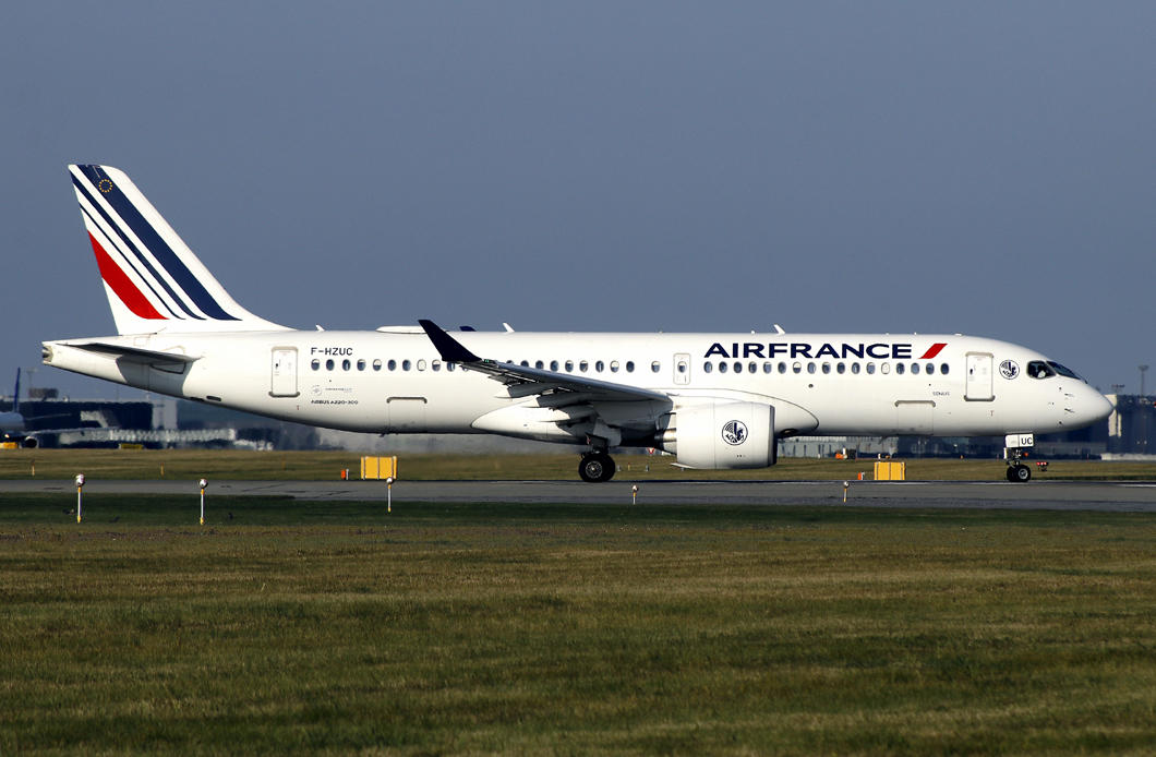 CS300.A220-300 F-HZUC