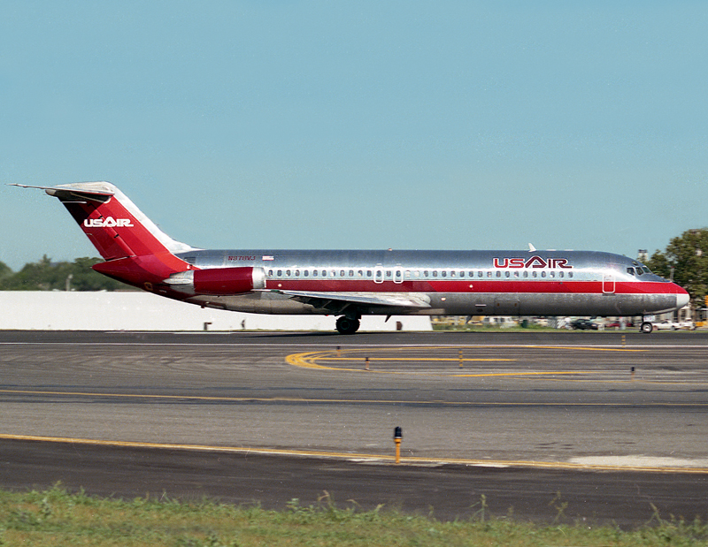 N978VJ (LGA 90) FB.jpg