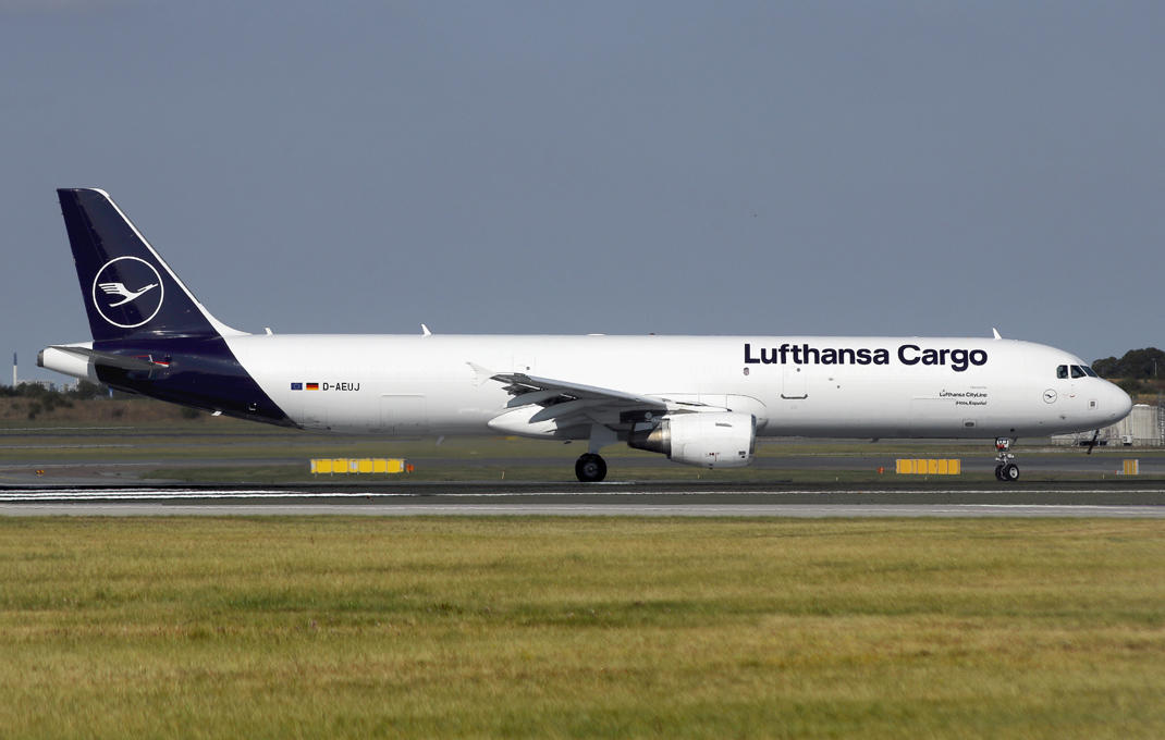 Airbus A321-211 (2P2F) D-AEUJ 