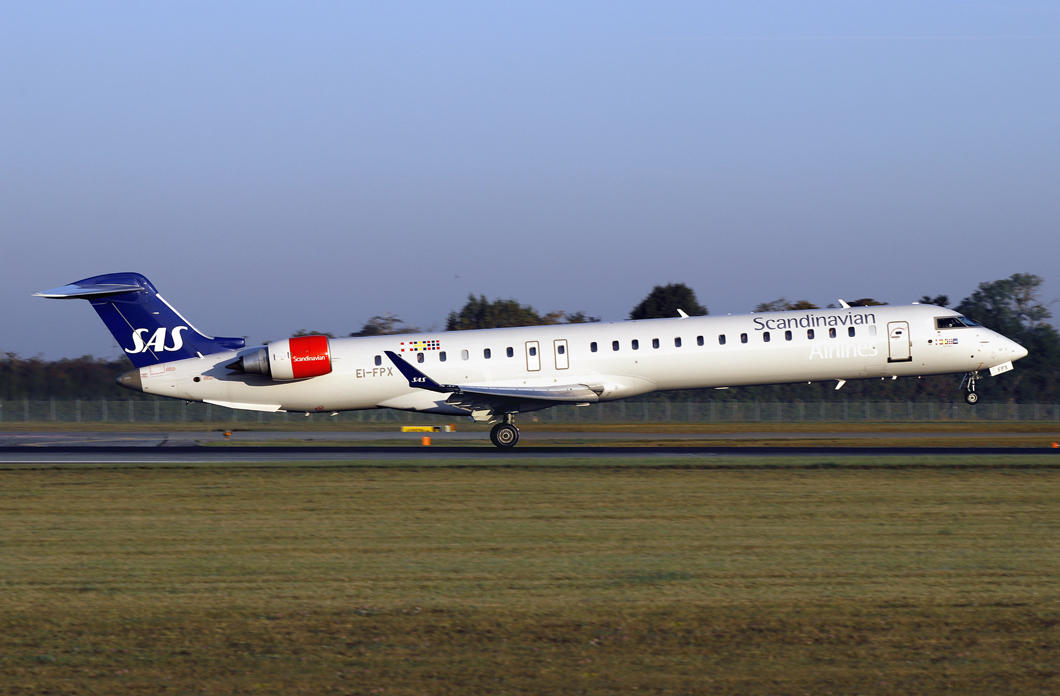 Bombardier CRJ900(LR) EI-FPX 