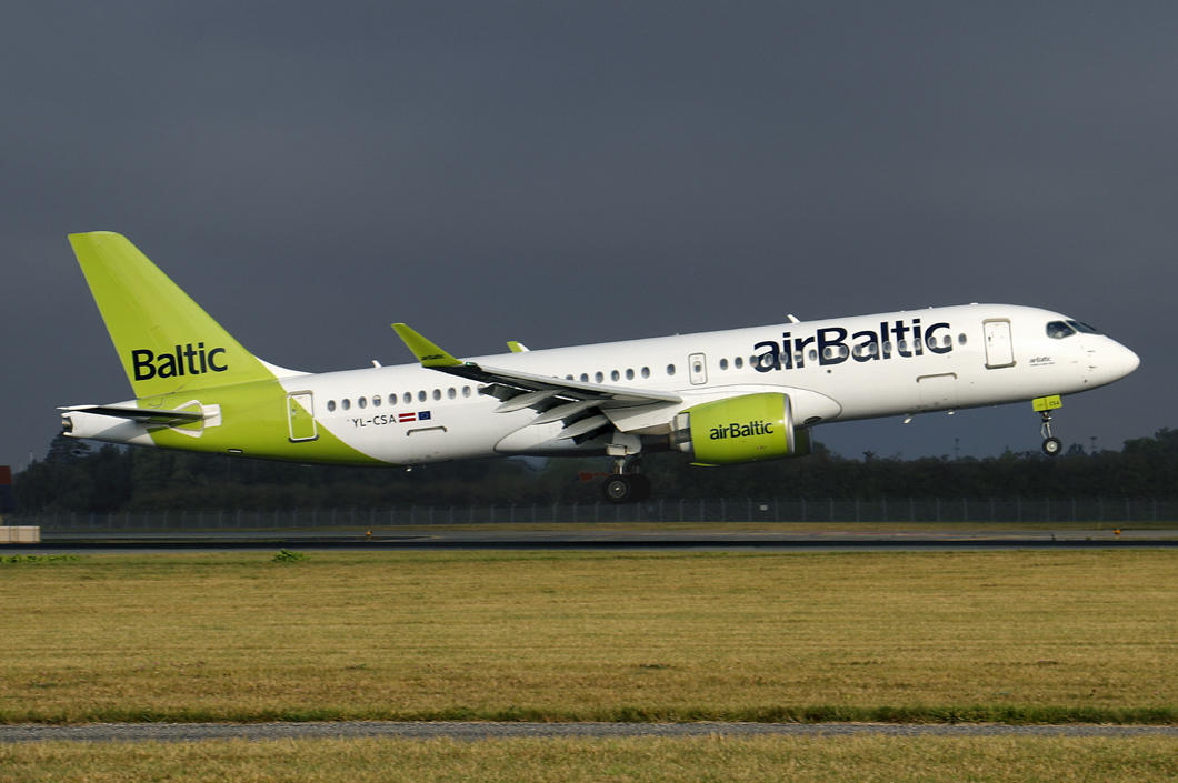 Airbus A220-300 YL-CSA