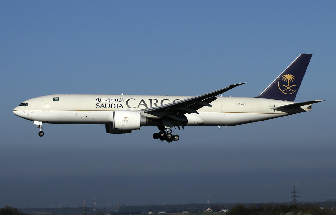 B777-FFG HZ-AK72 