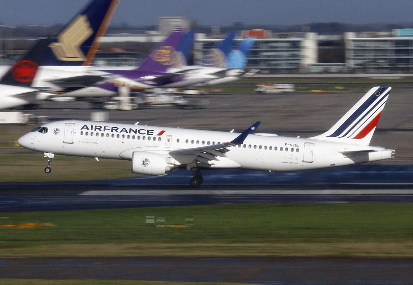 A220-300 F-HZUL