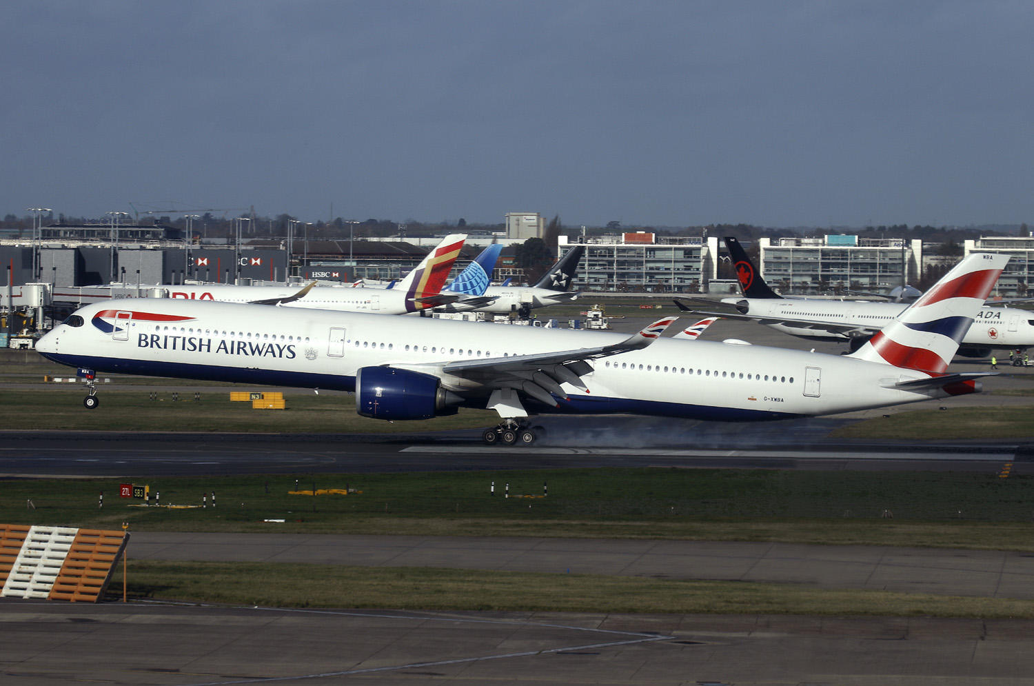 A350-1041 G-XWBA 