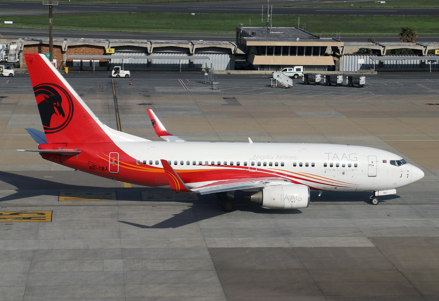 Boeing 737-700(WL) D2-TBJ 